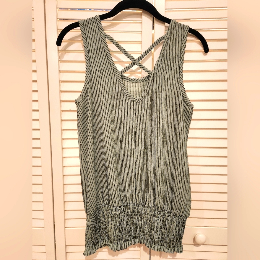 Daytrip by Buckle shear top